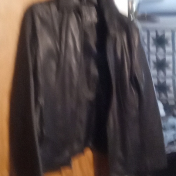 Clothes and shoes - Picture 5 of 8